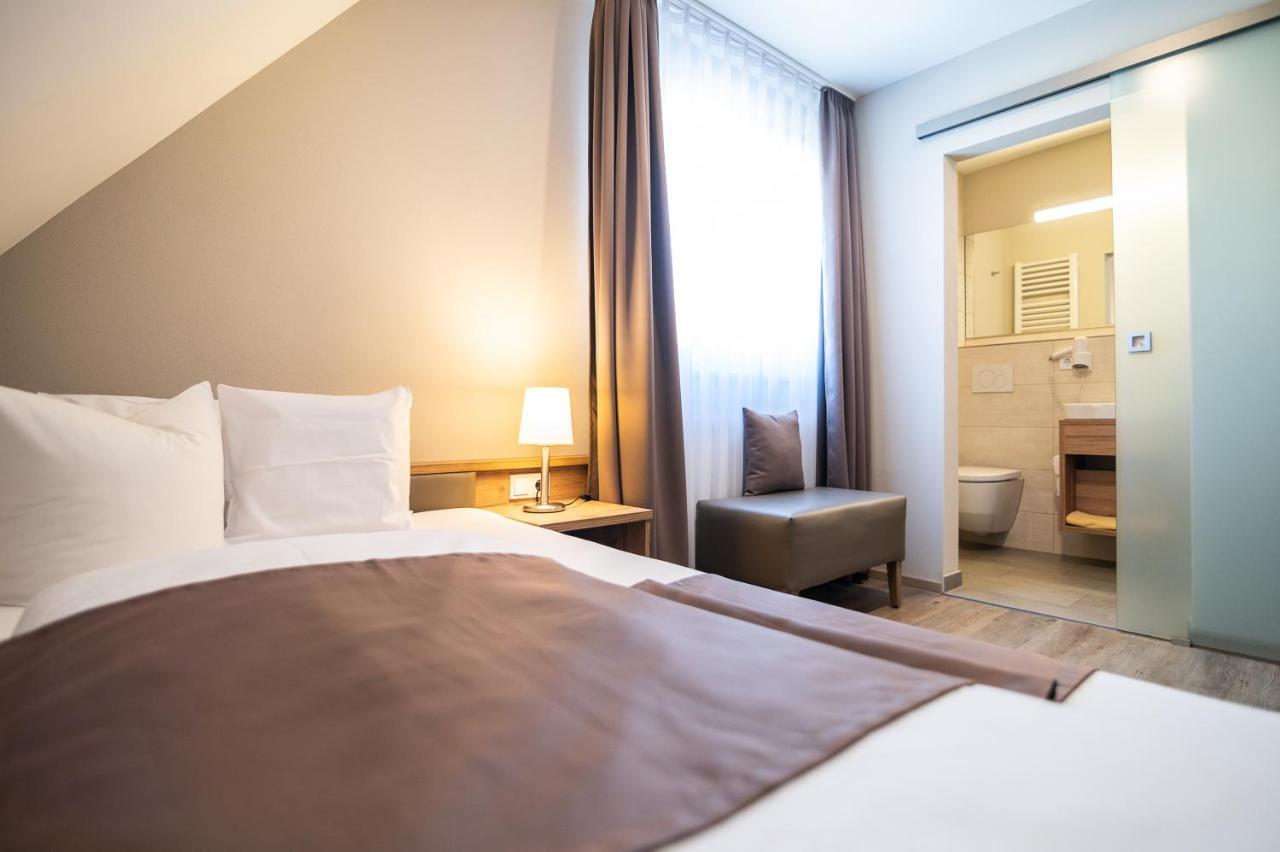 Hotel-Gasthof Neue Post Leutershausen  Екстериор снимка