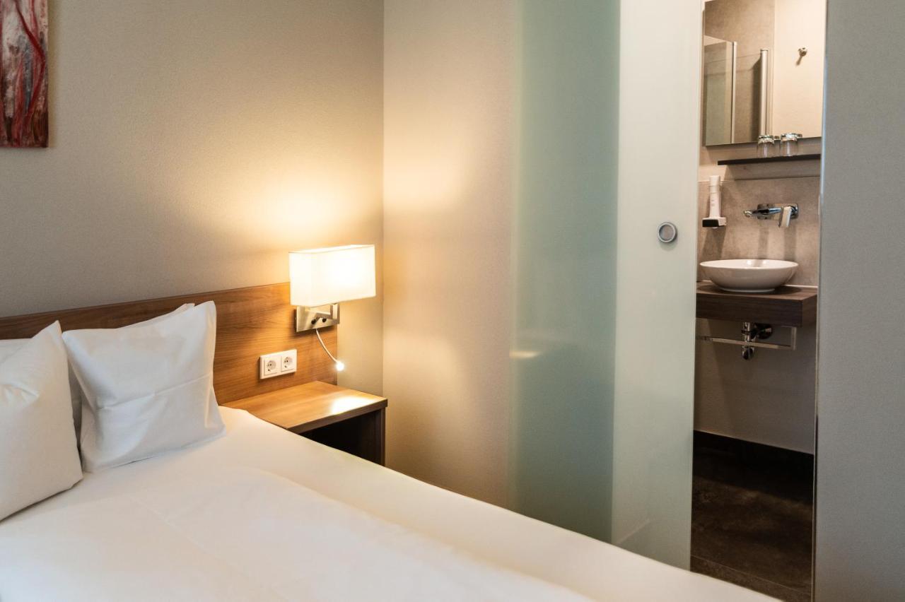 Hotel-Gasthof Neue Post Leutershausen  Екстериор снимка