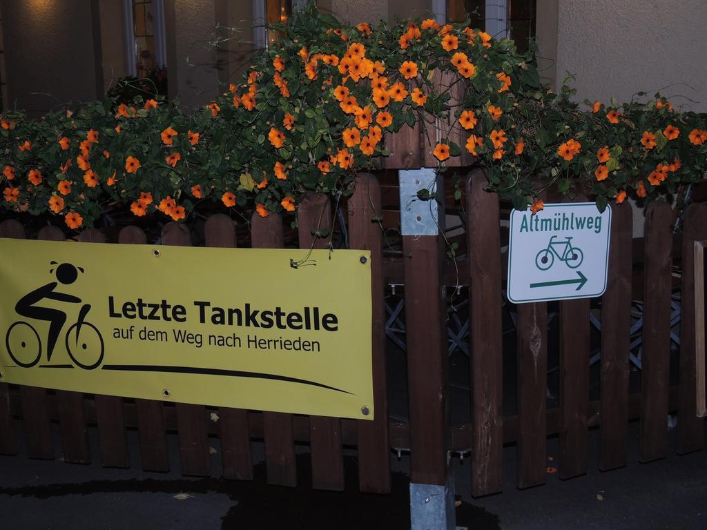 Hotel-Gasthof Neue Post Leutershausen  Екстериор снимка