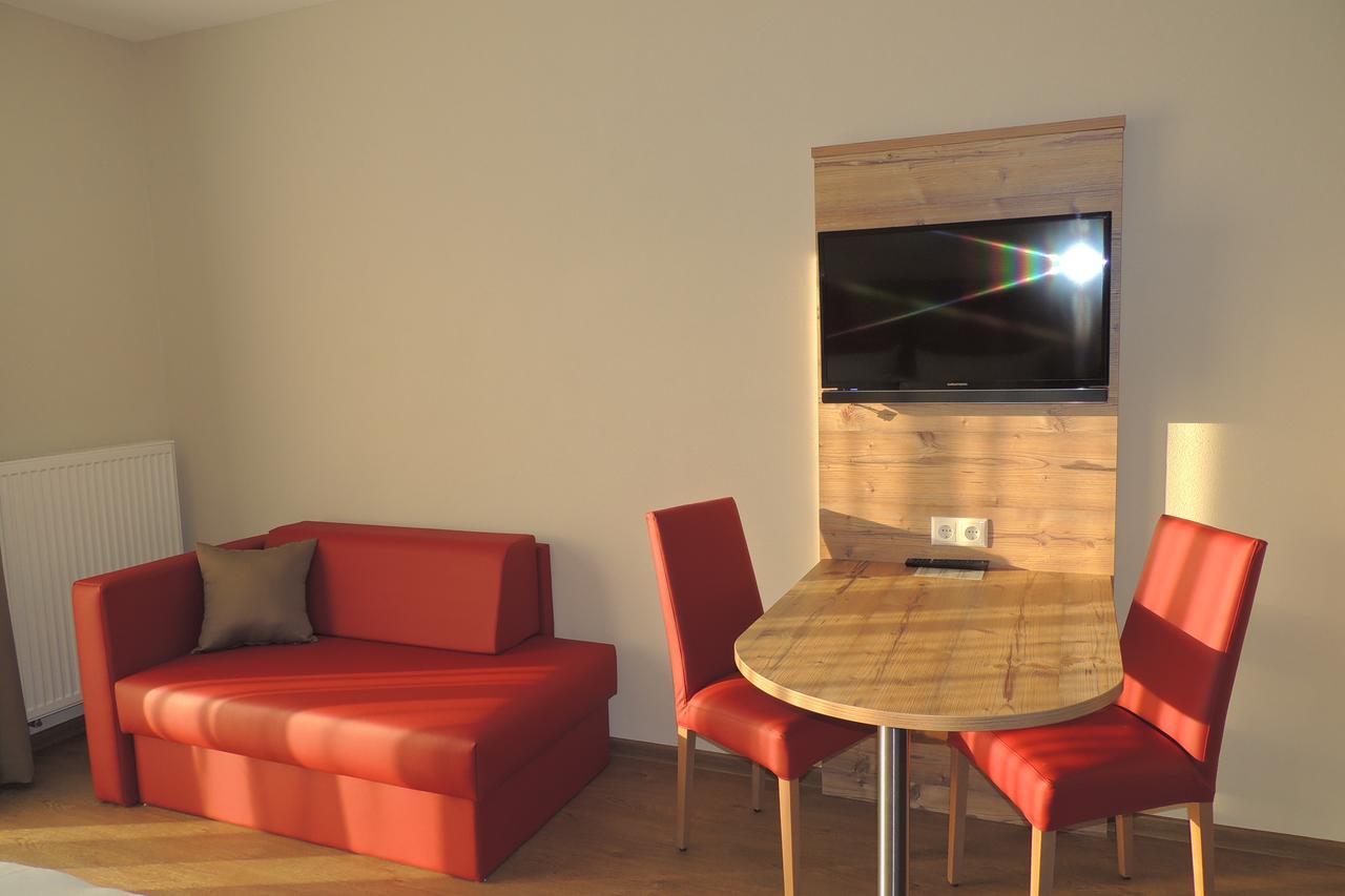 Hotel-Gasthof Neue Post Leutershausen  Екстериор снимка