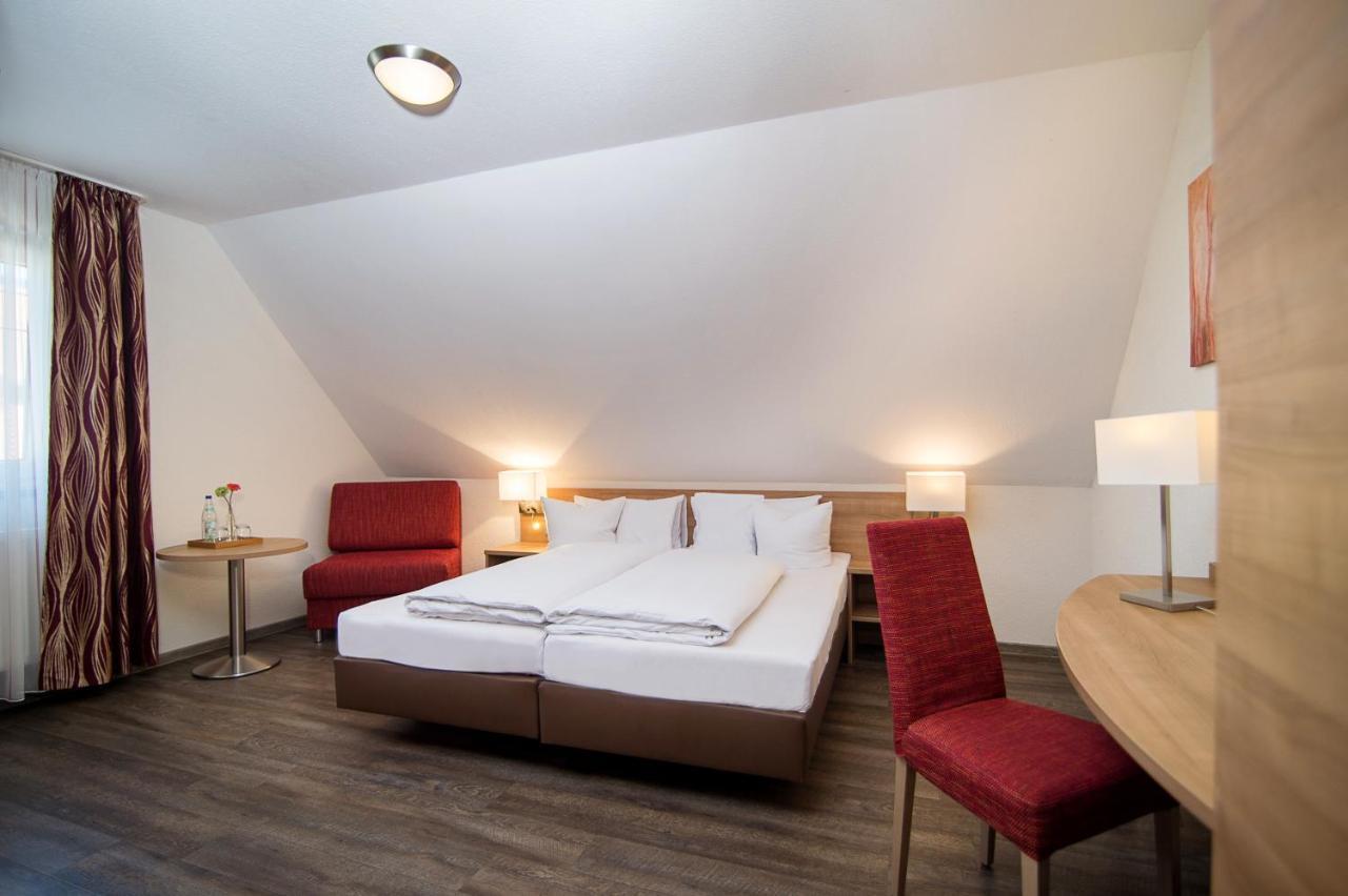 Hotel-Gasthof Neue Post Leutershausen  Екстериор снимка