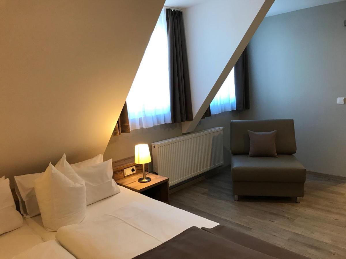 Hotel-Gasthof Neue Post Leutershausen  Екстериор снимка